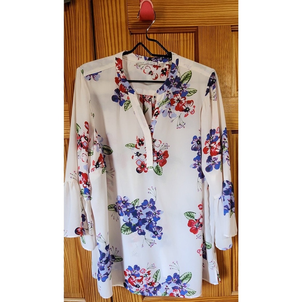 Violet‎ & Claire Floral blouse with bell sleeves